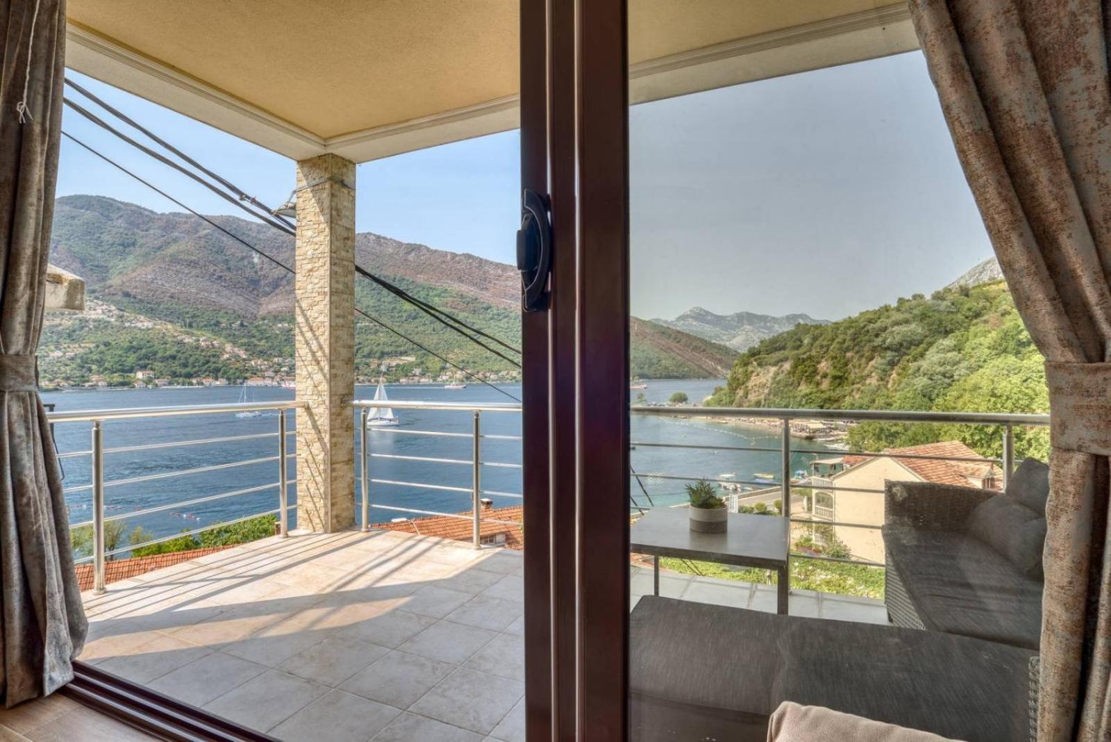 Apartmani Nikic -Tivat Kültér fotó